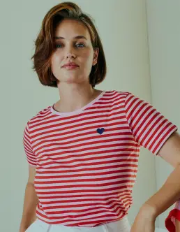 FREEQUENT MIAN TEE - SWEET LILAC W. TRUE RED - Nyheder